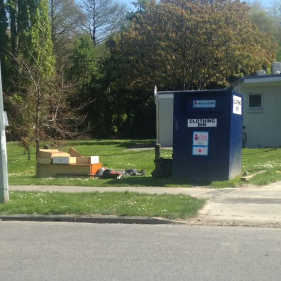 The photograph attached to this rubbish/recycling report