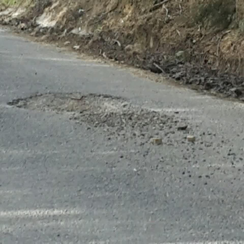 The photograph attached to this roading/streets report