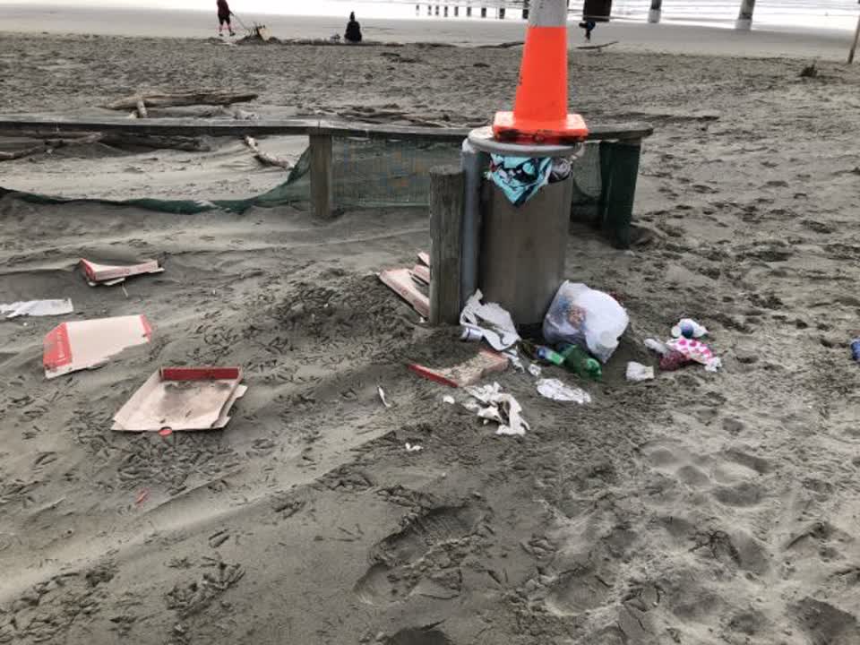 The photograph attached to this rubbish/recycling report