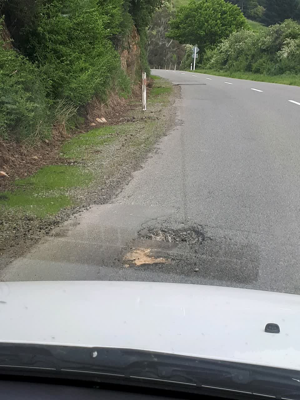 The photograph attached to this roading/streets report