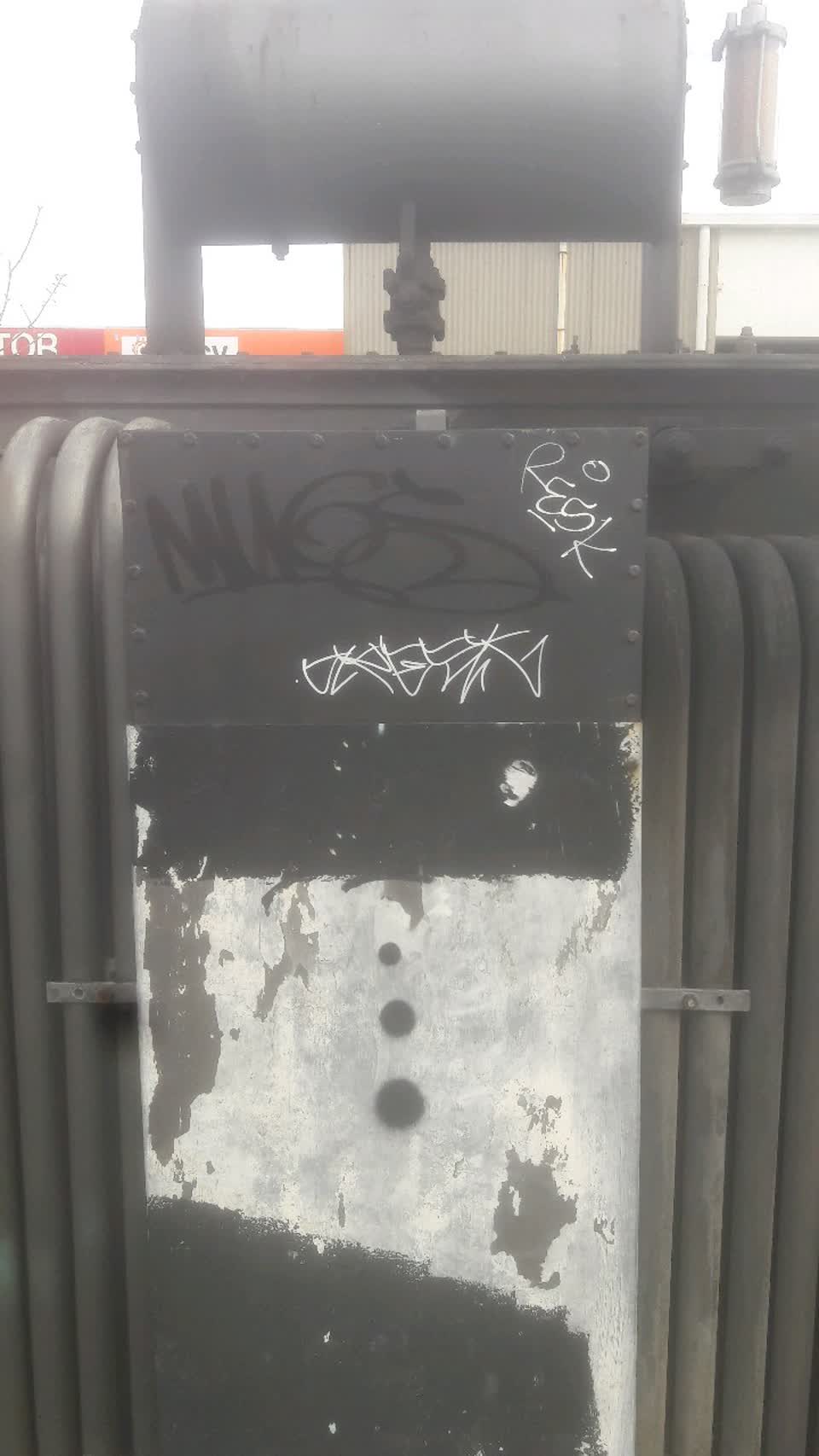 The photograph attached to this graffiti report