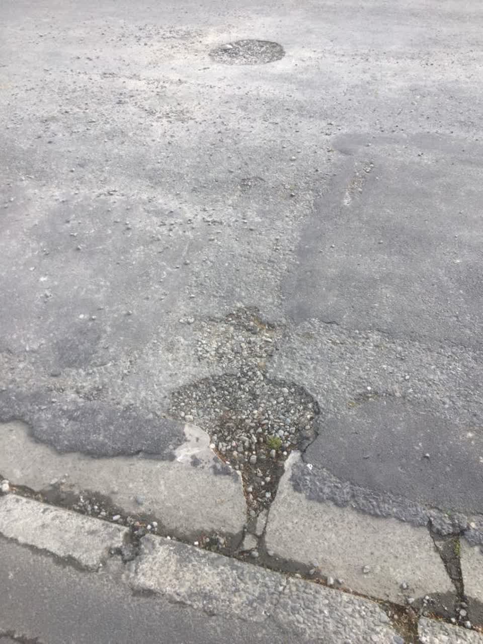 The photograph attached to this roading/streets report