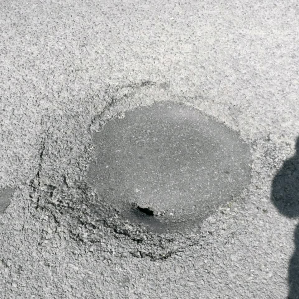 The photograph attached to this roading/streets report