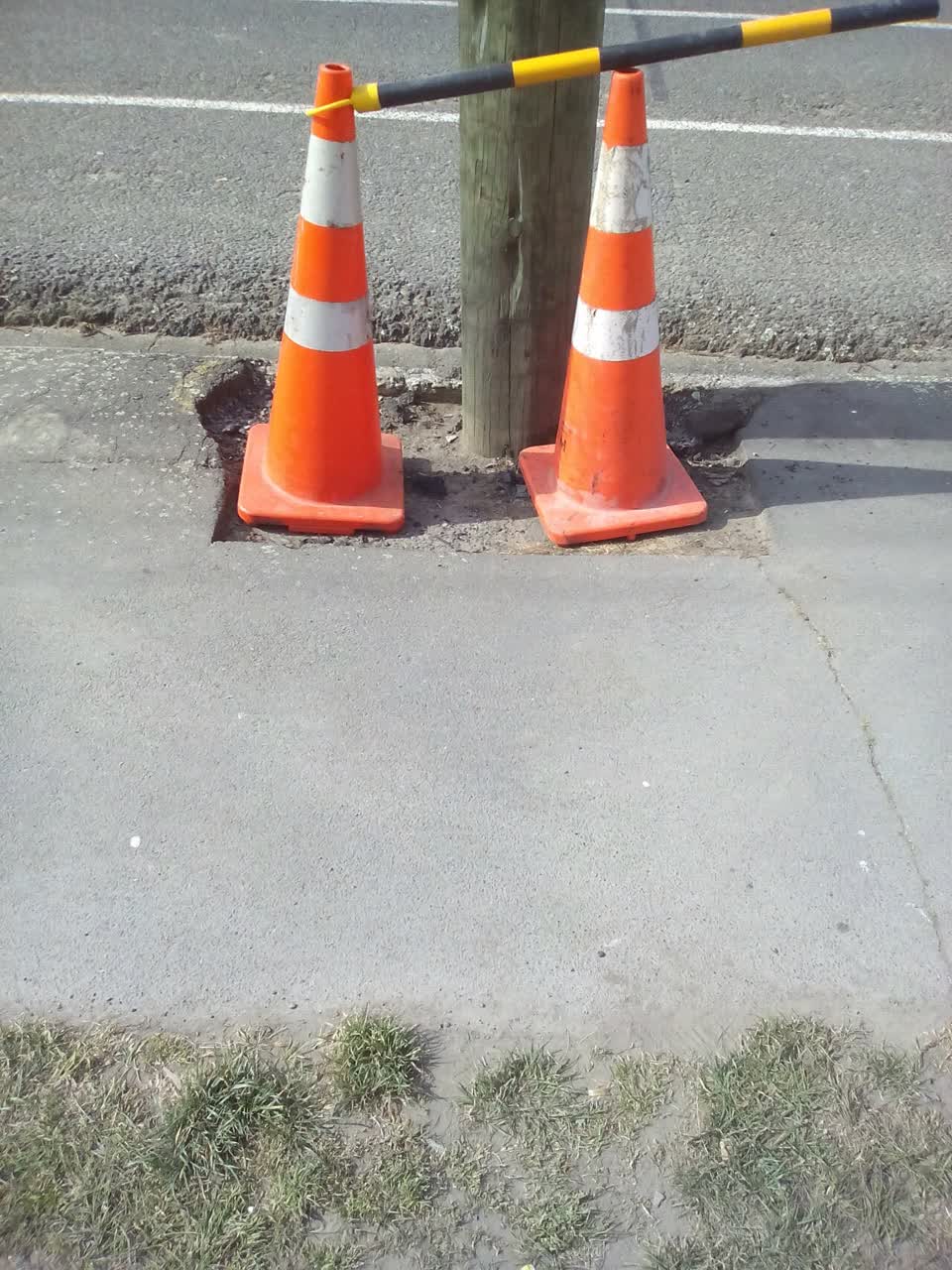 The photograph attached to this roading/streets report