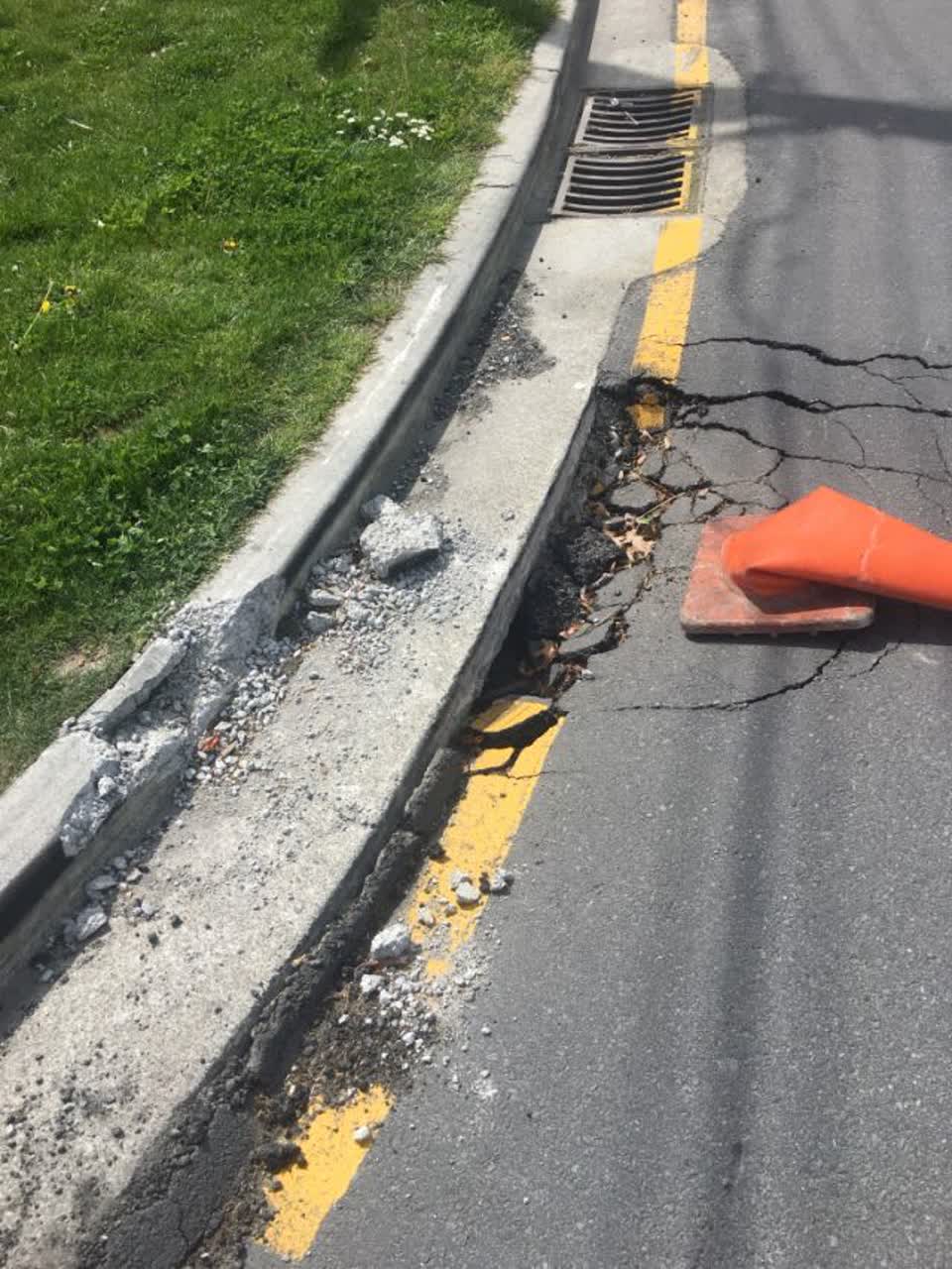 The photograph attached to this roading/streets report
