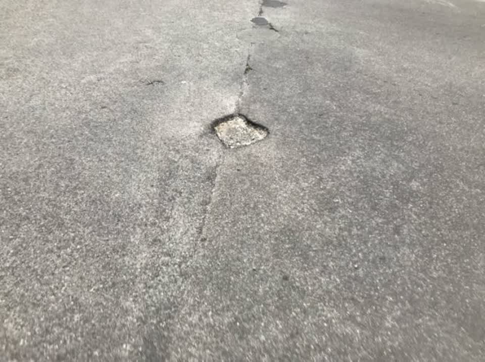 The photograph attached to this roading/streets report