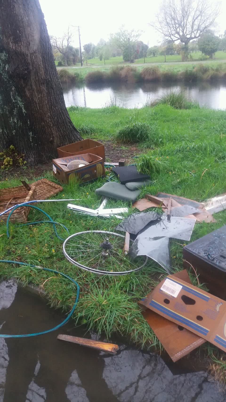 The photograph attached to this rubbish/recycling report