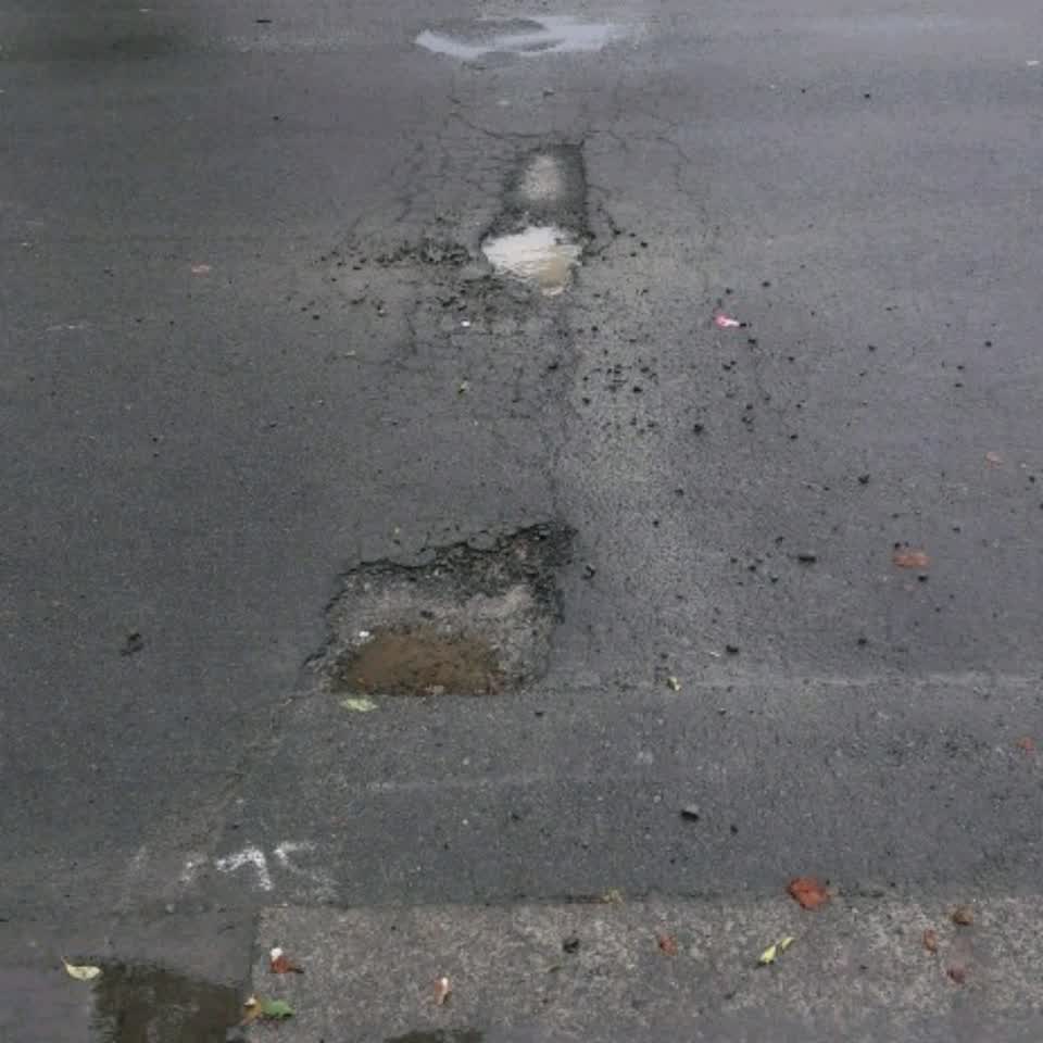 The photograph attached to this roading/streets report