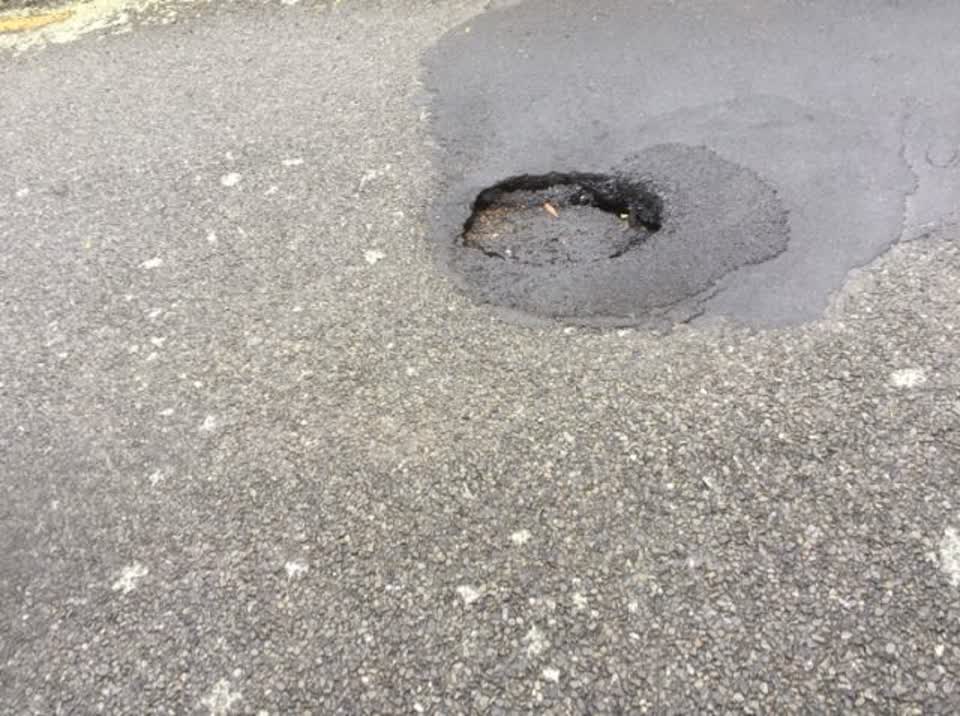 The photograph attached to this roading/streets report