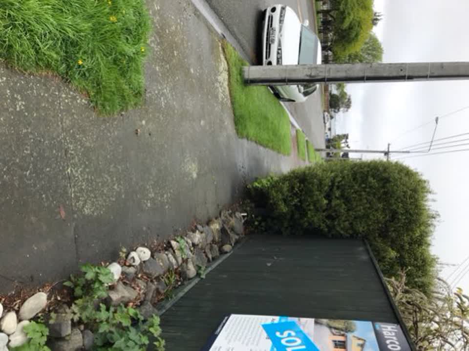 The photograph attached to this roading/streets report