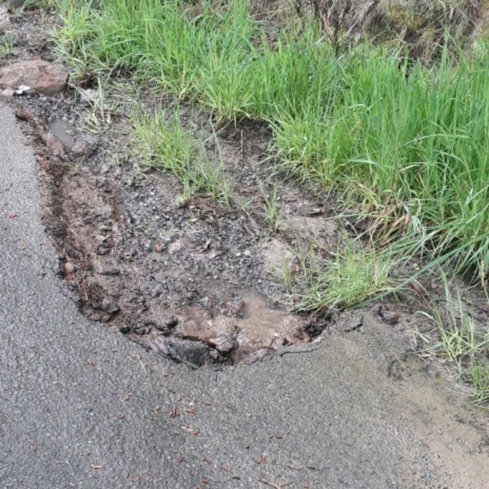The photograph attached to this roading/streets report