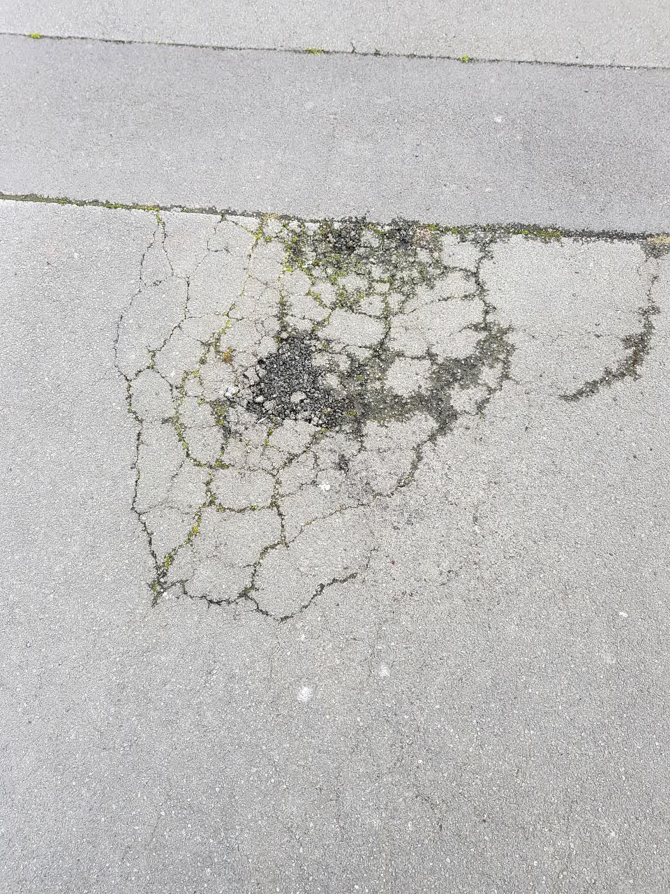 The photograph attached to this roading/streets report
