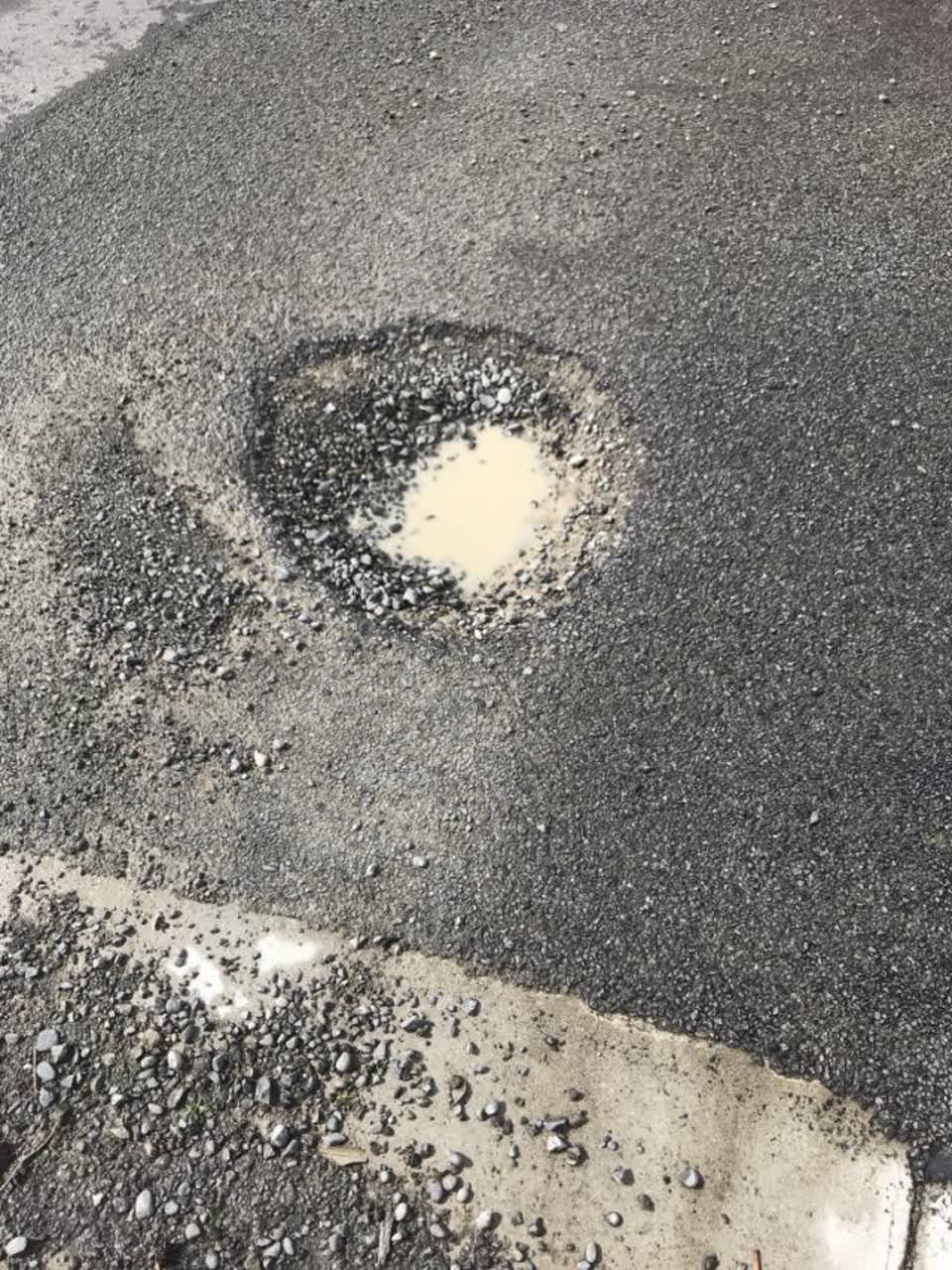 The photograph attached to this roading/streets report
