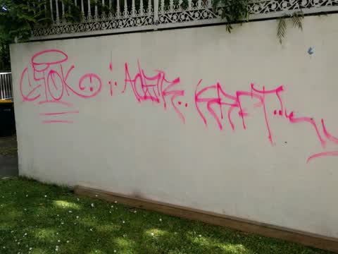 Graffiti, a report photo