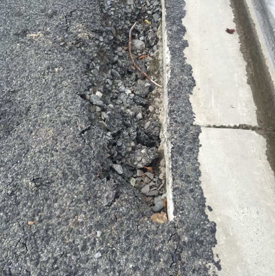 The photograph attached to this roading/streets report