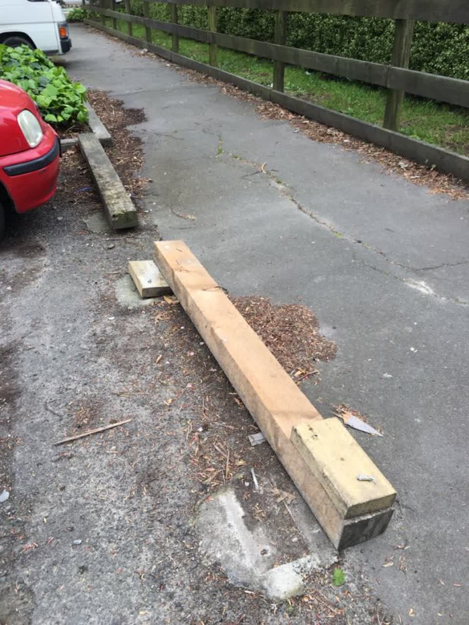 The photograph attached to this roading/streets report