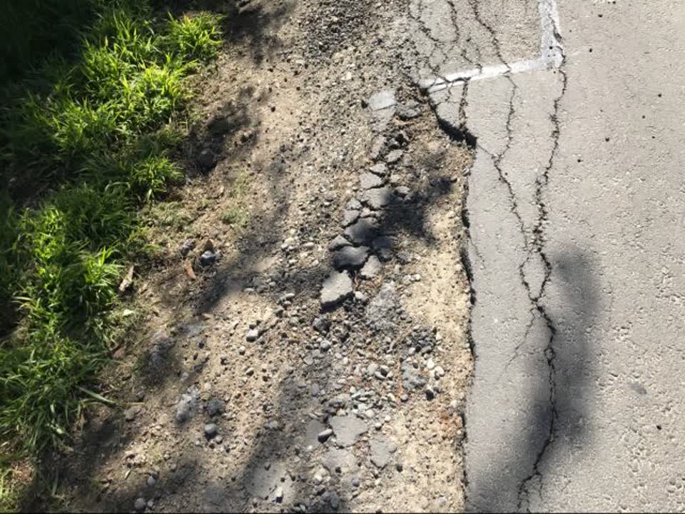 The photograph attached to this roading/streets report