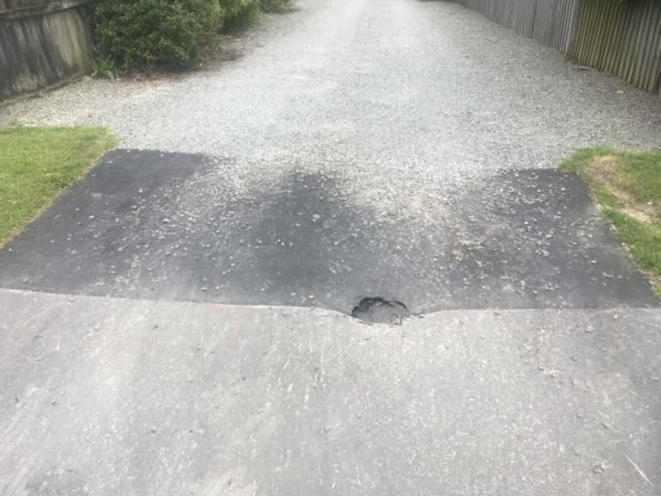 The photograph attached to this roading/streets report