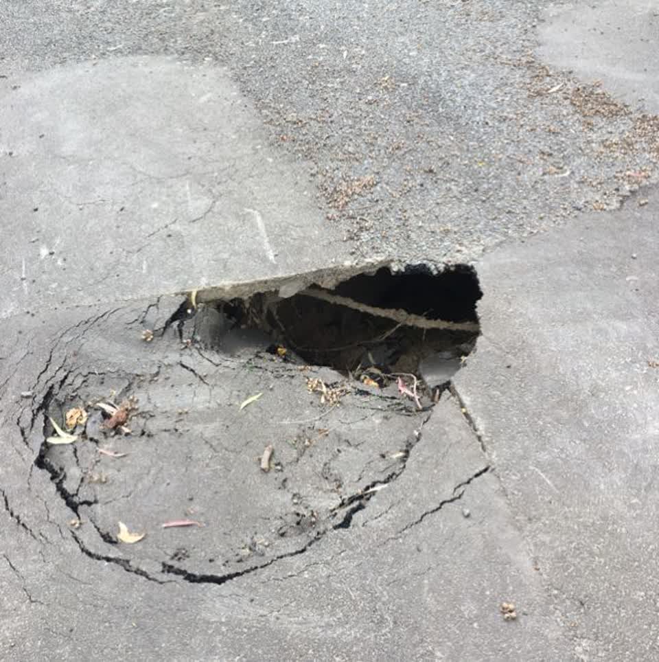 The photograph attached to this roading/streets report