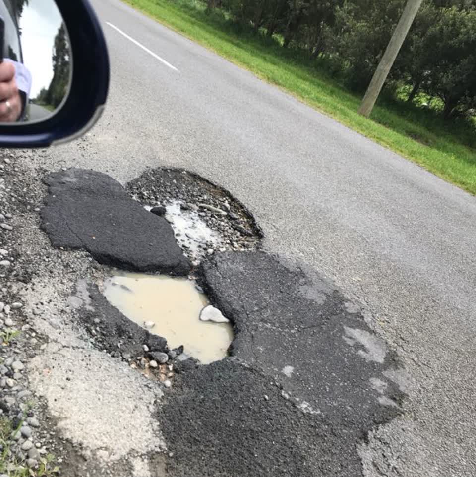 The photograph attached to this roading/streets report