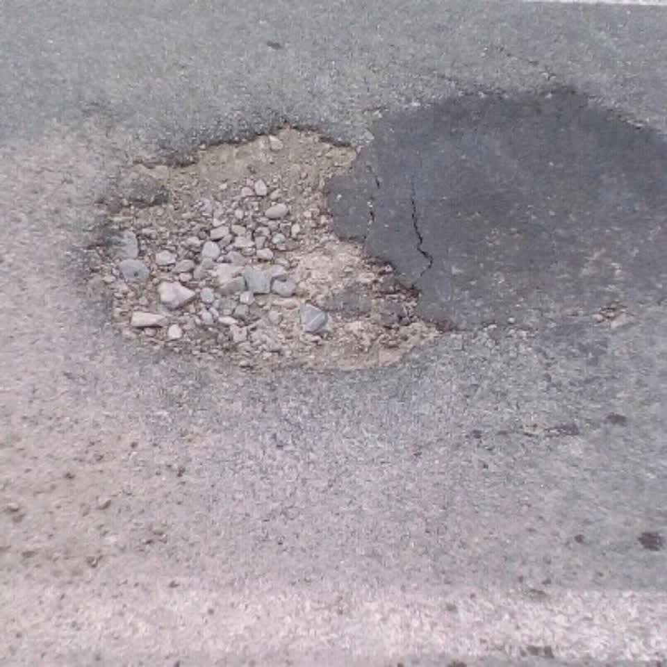 The photograph attached to this roading/streets report