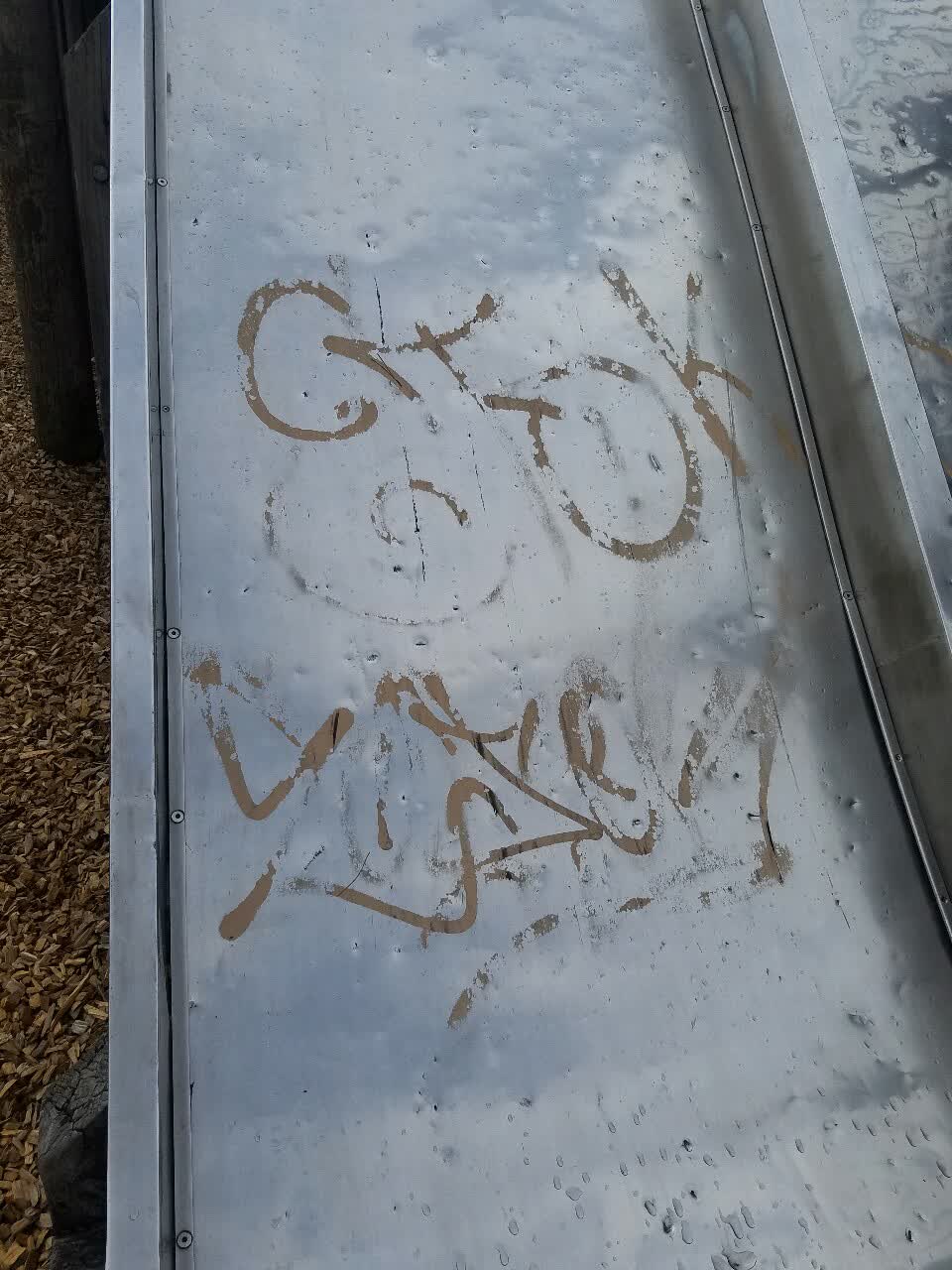 The photograph attached to this graffiti report