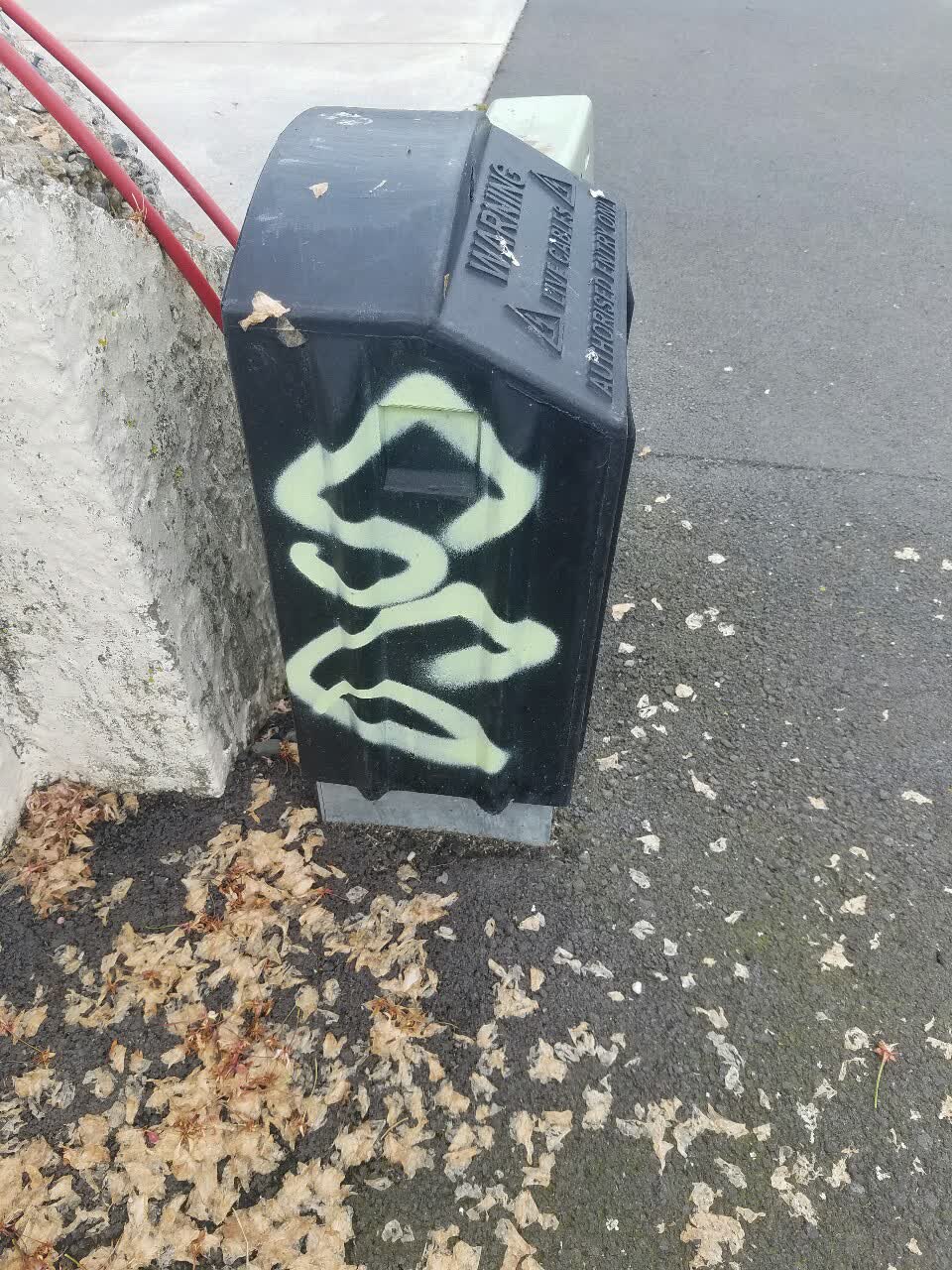 The photograph attached to this graffiti report