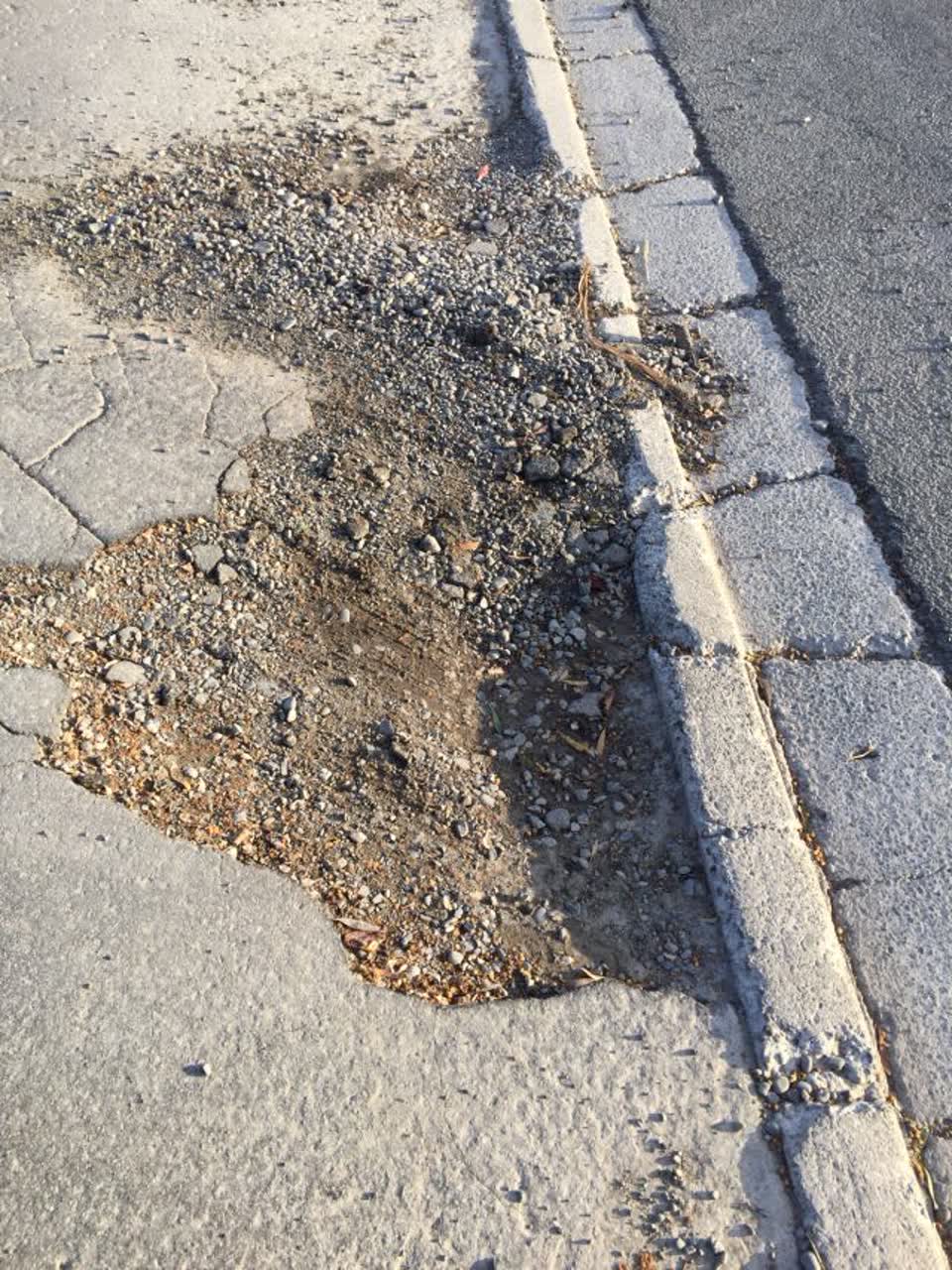 The photograph attached to this roading/streets report