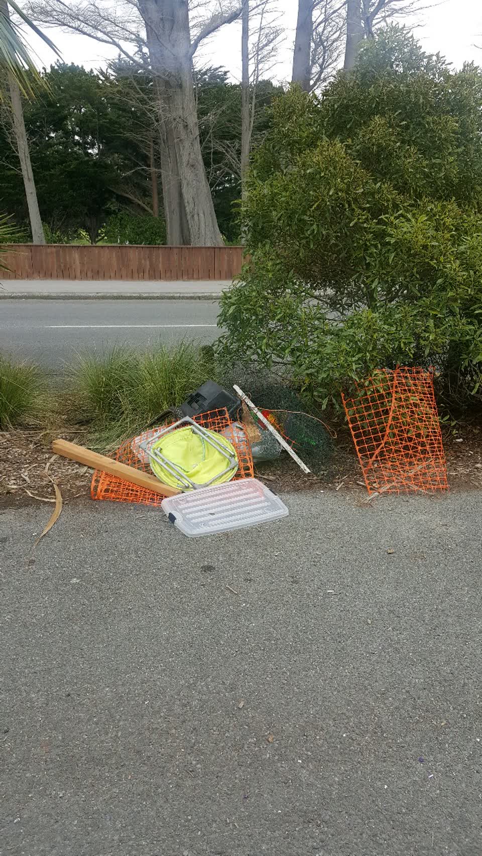 The photograph attached to this rubbish/recycling report