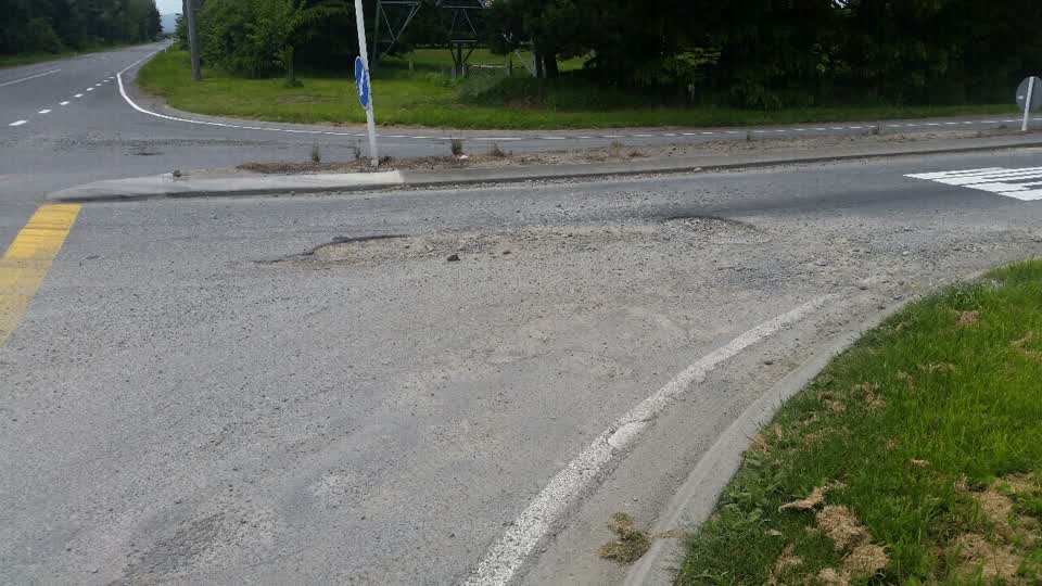 The photograph attached to this roading/streets report