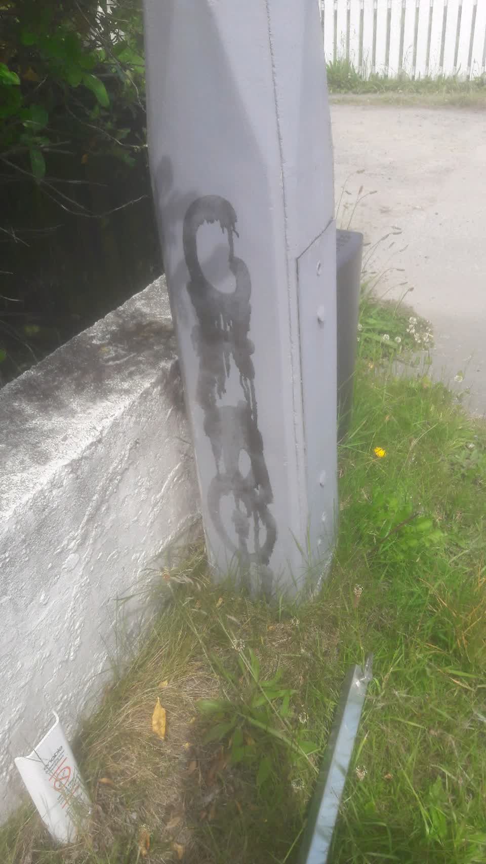 The photograph attached to this graffiti report
