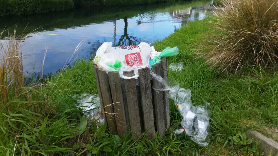 The photograph attached to this rubbish/recycling report