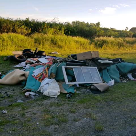 Rubbish/Recycling, a report photo