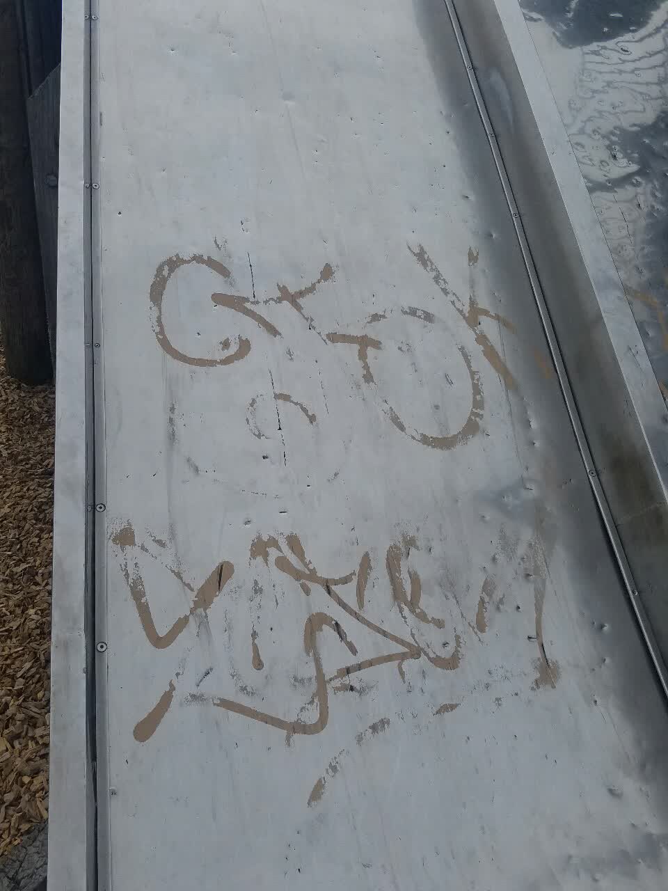 The photograph attached to this graffiti report