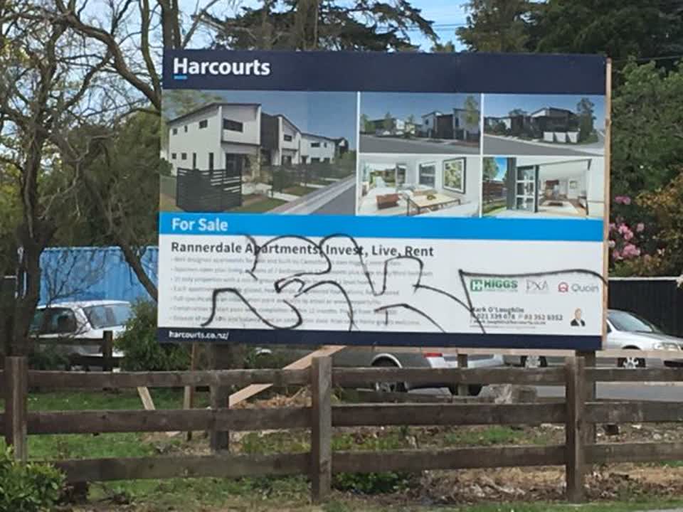 The photograph attached to this graffiti report