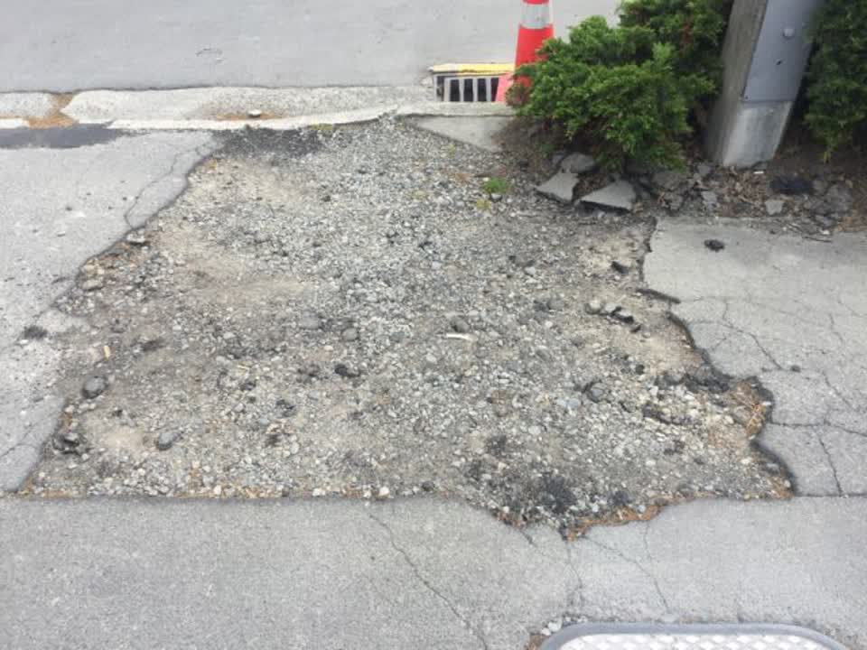 The photograph attached to this roading/streets report