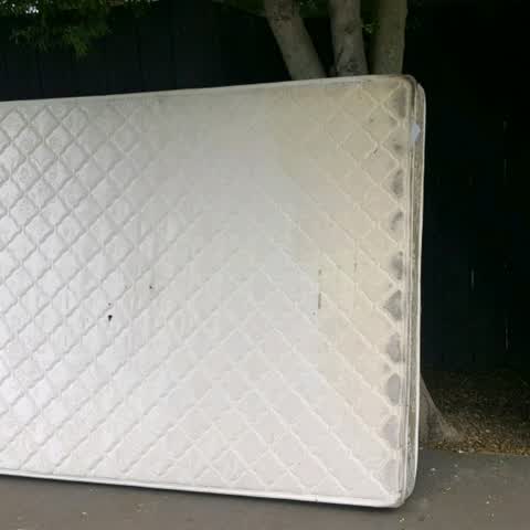 Rubbish/Recycling, a report photo