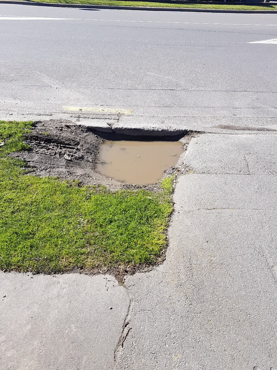 The photograph attached to this roading/streets report