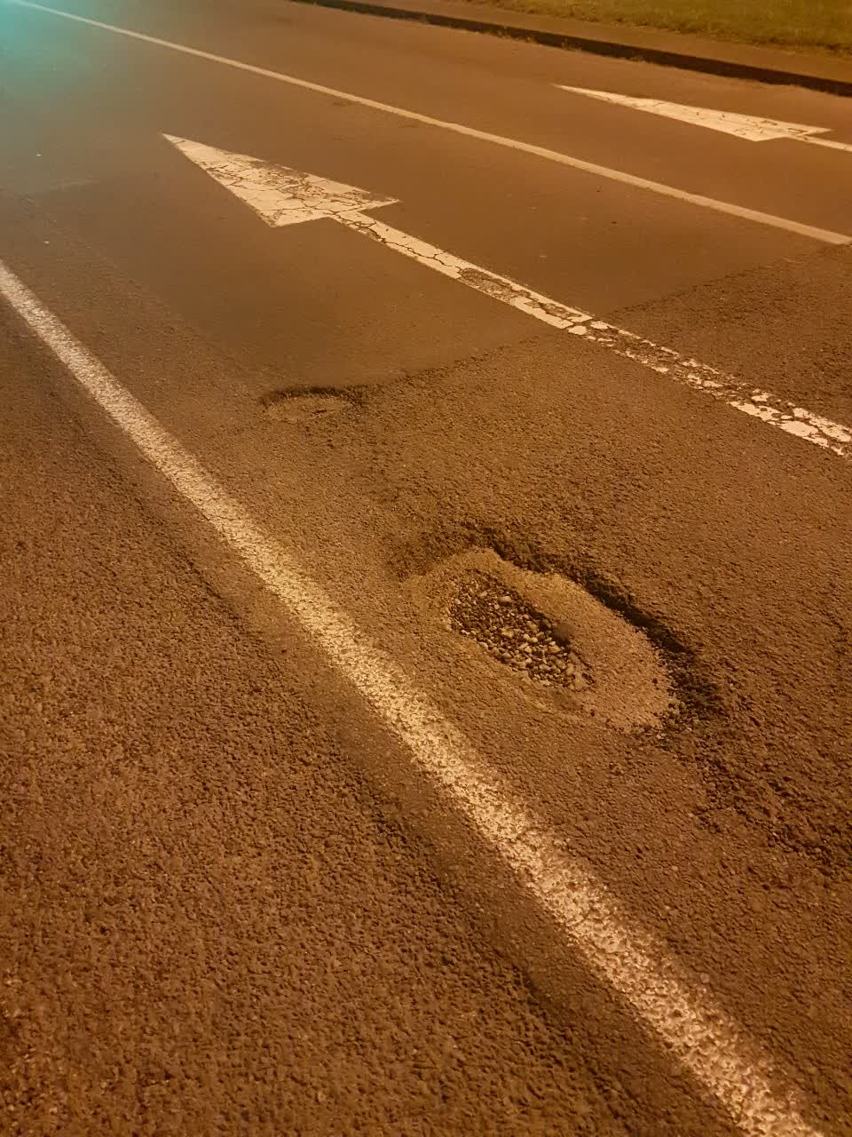 The photograph attached to this roading/streets report
