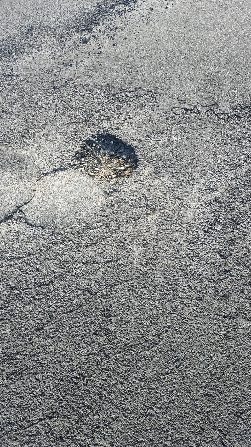 The photograph attached to this roading/streets report