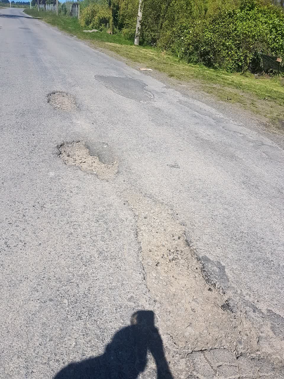The photograph attached to this roading/streets report