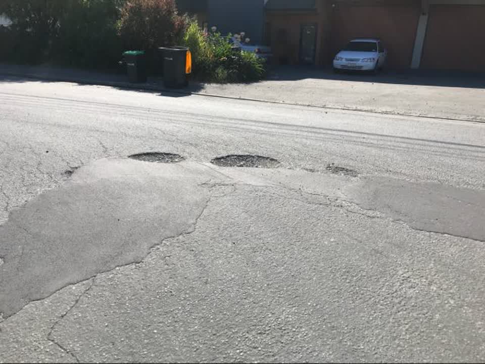 The photograph attached to this roading/streets report