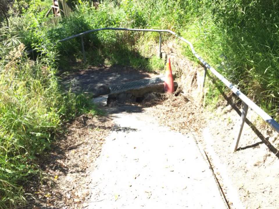 The photograph attached to this roading/streets report