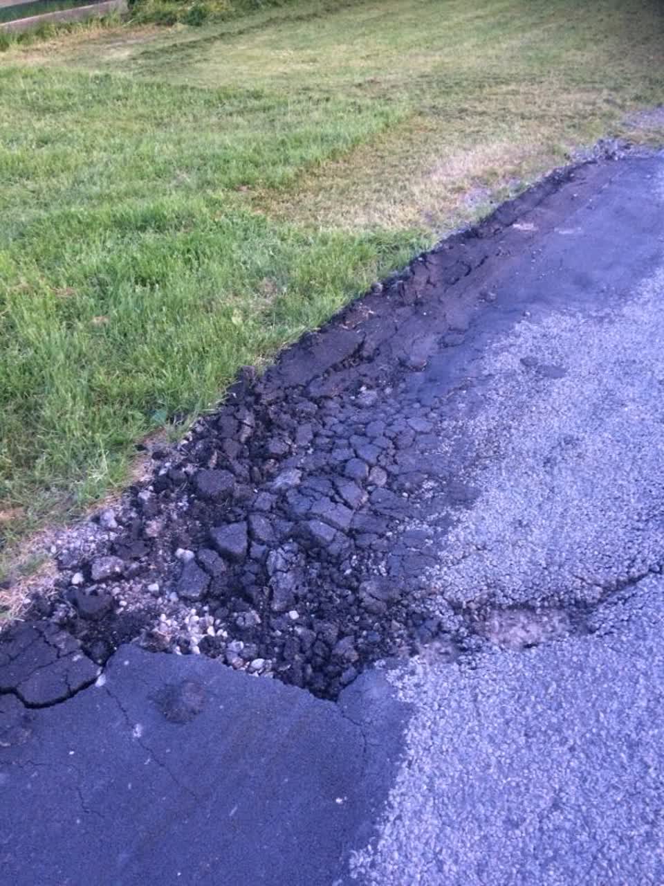 The photograph attached to this roading/streets report
