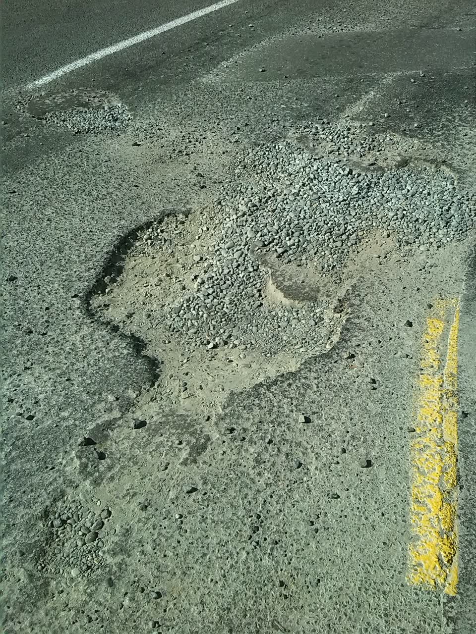 The photograph attached to this roading/streets report