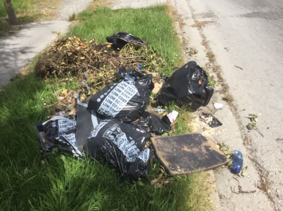 The photograph attached to this rubbish/recycling report