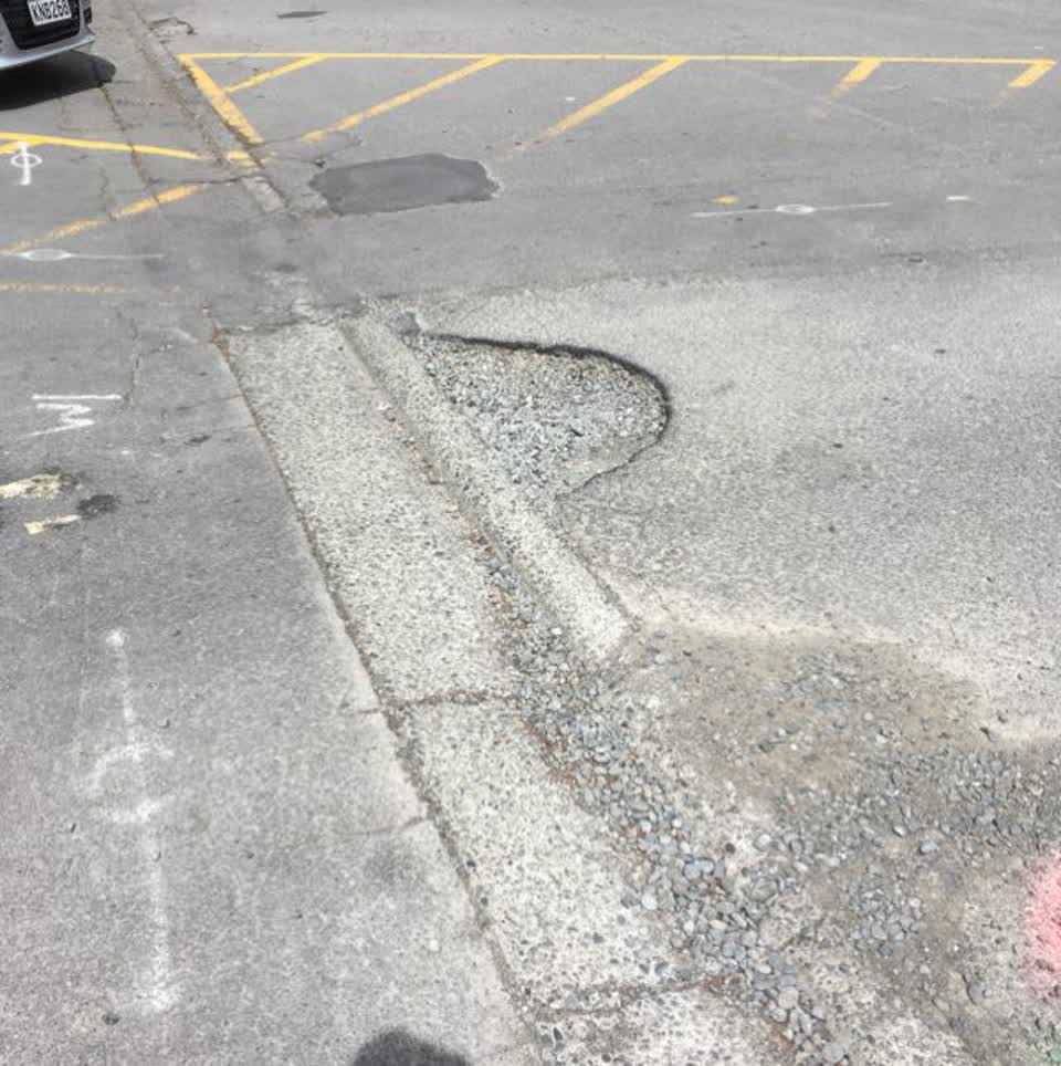 The photograph attached to this roading/streets report