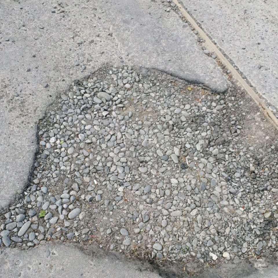 The photograph attached to this roading/streets report