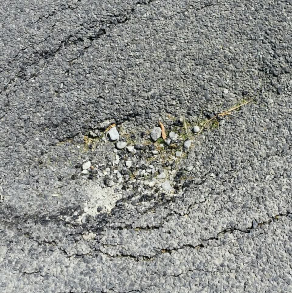The photograph attached to this roading/streets report