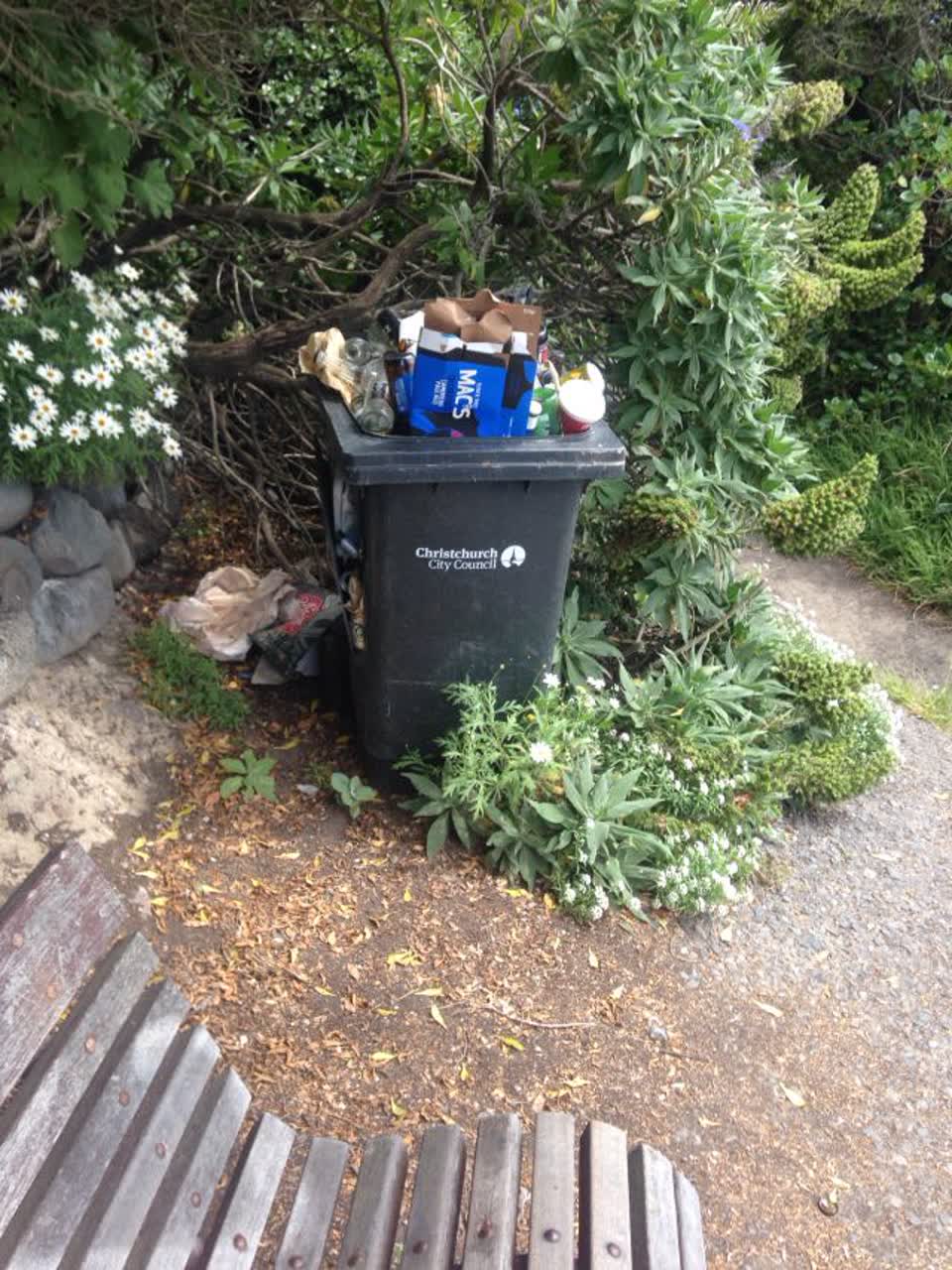 The photograph attached to this rubbish/recycling report